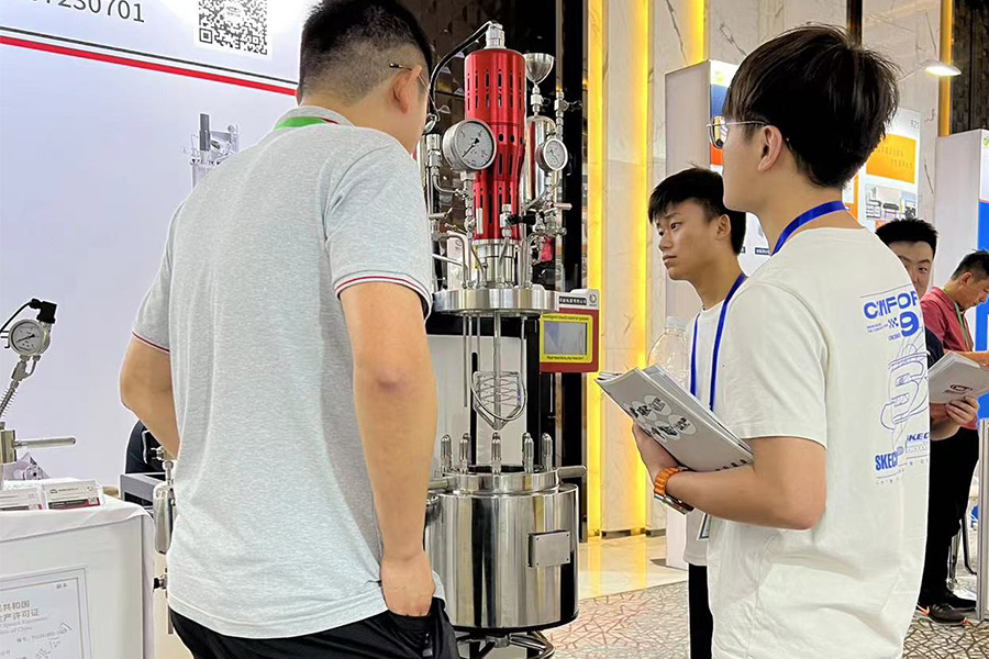 全自動升降高壓反應(yīng)釜受到關(guān)注