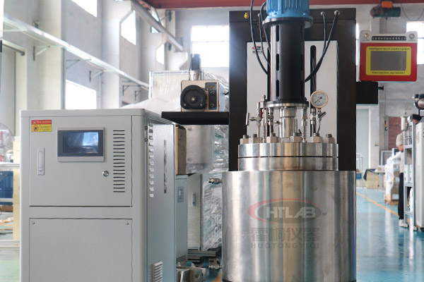 中試攪拌高壓反應(yīng)釜配備智能檢測系統(tǒng)